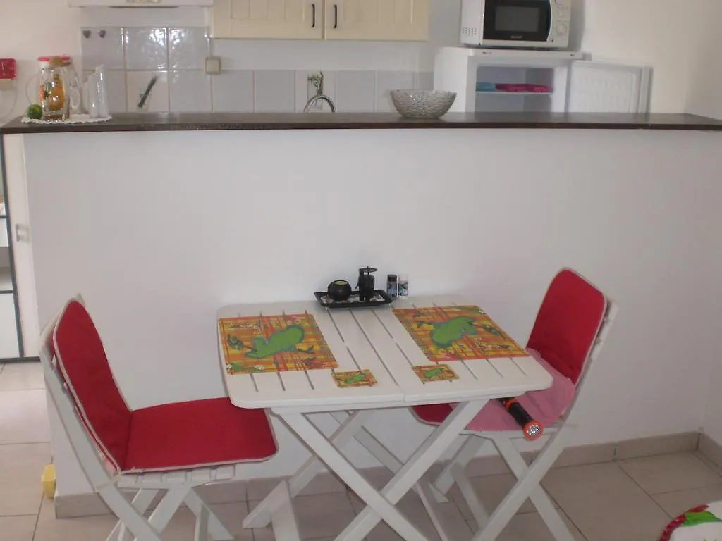 Hotel Domino Les Trois-Ilets 2*,
